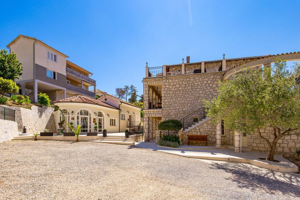 Villas Arbia - Margita Beach Hotel Banjol Exterior photo